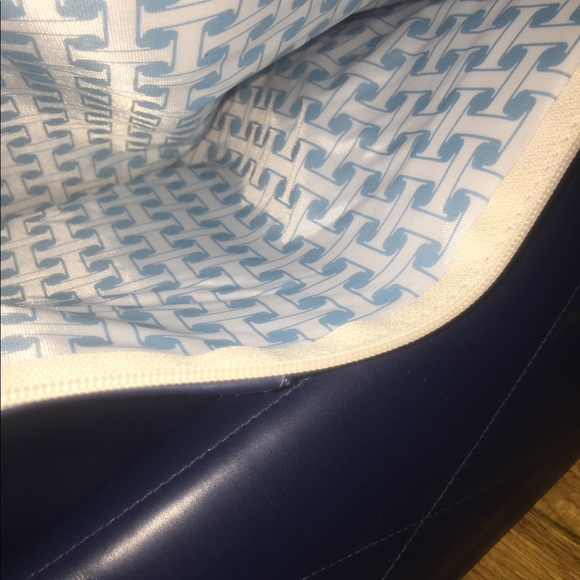 Waterproof tote and laptop case - Picture 3 of 3